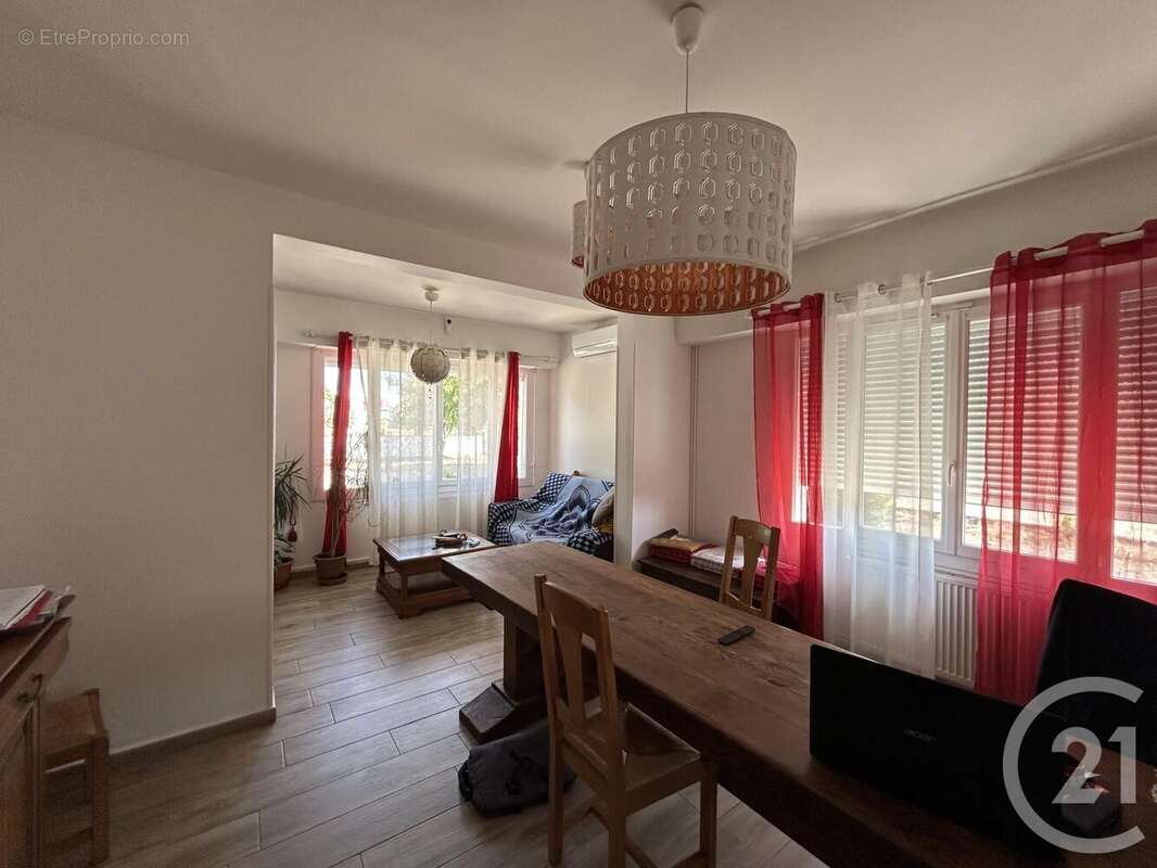 Maison à CAMPS-SUR-L&#039;ISLE