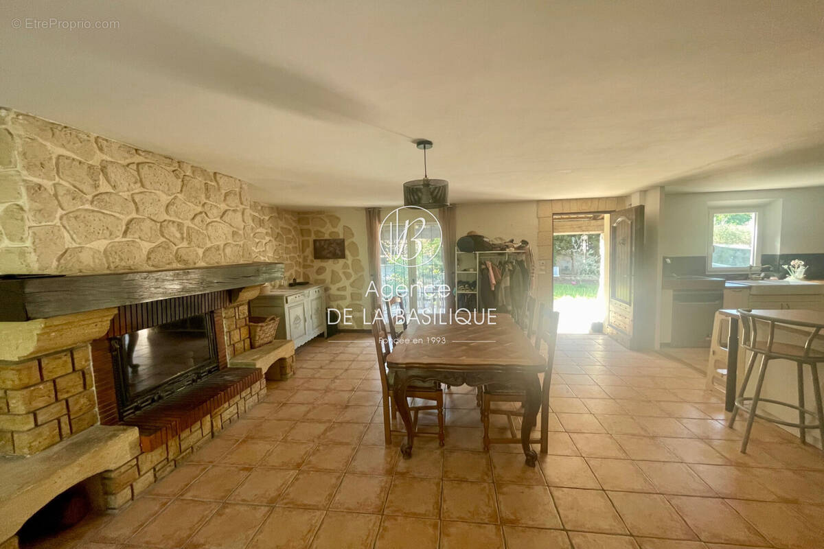 Maison à SAINT-MAXIMIN-LA-SAINTE-BAUME