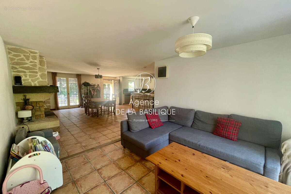 Maison à SAINT-MAXIMIN-LA-SAINTE-BAUME