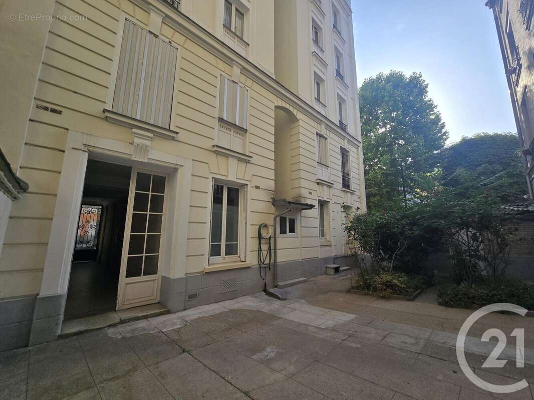 Appartement à PARIS-14E