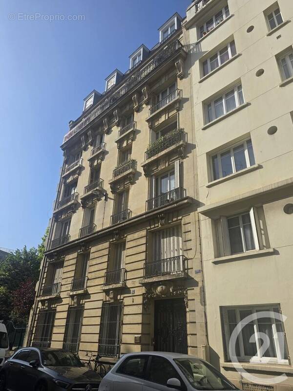 Appartement à PARIS-14E