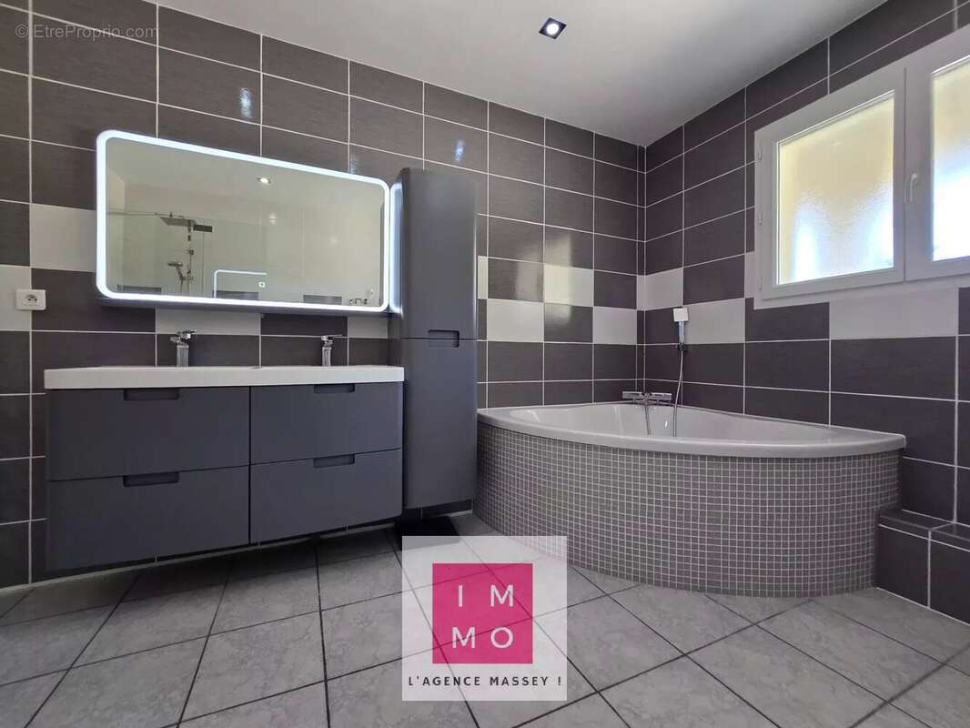 Maison à POUYASTRUC