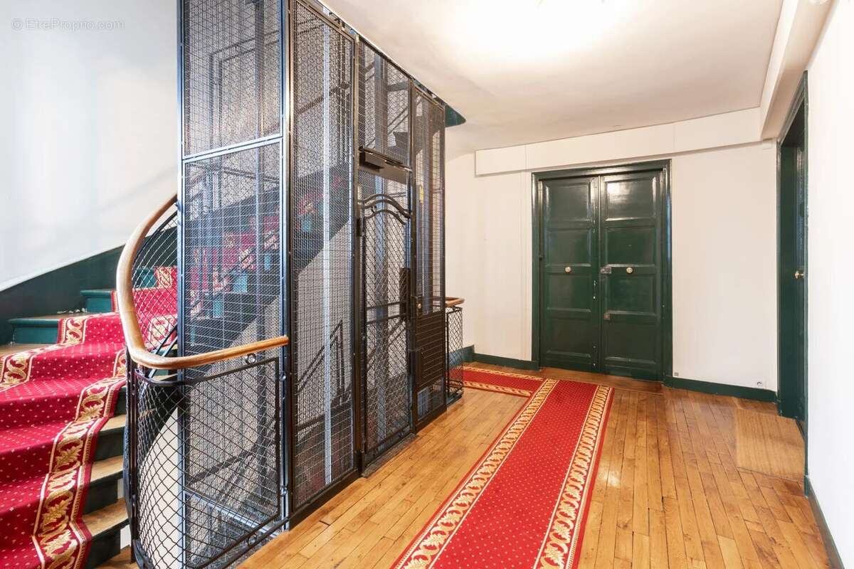 Appartement à NEUILLY-SUR-SEINE