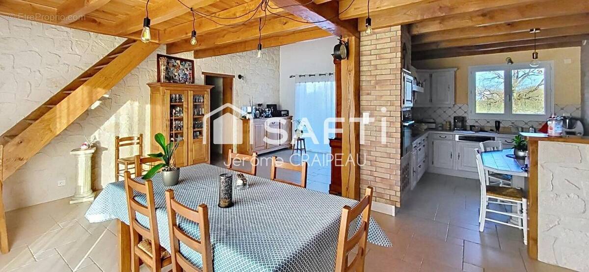 Photo 1 - Maison à MOUTIERS-LES-MAUXFAITS