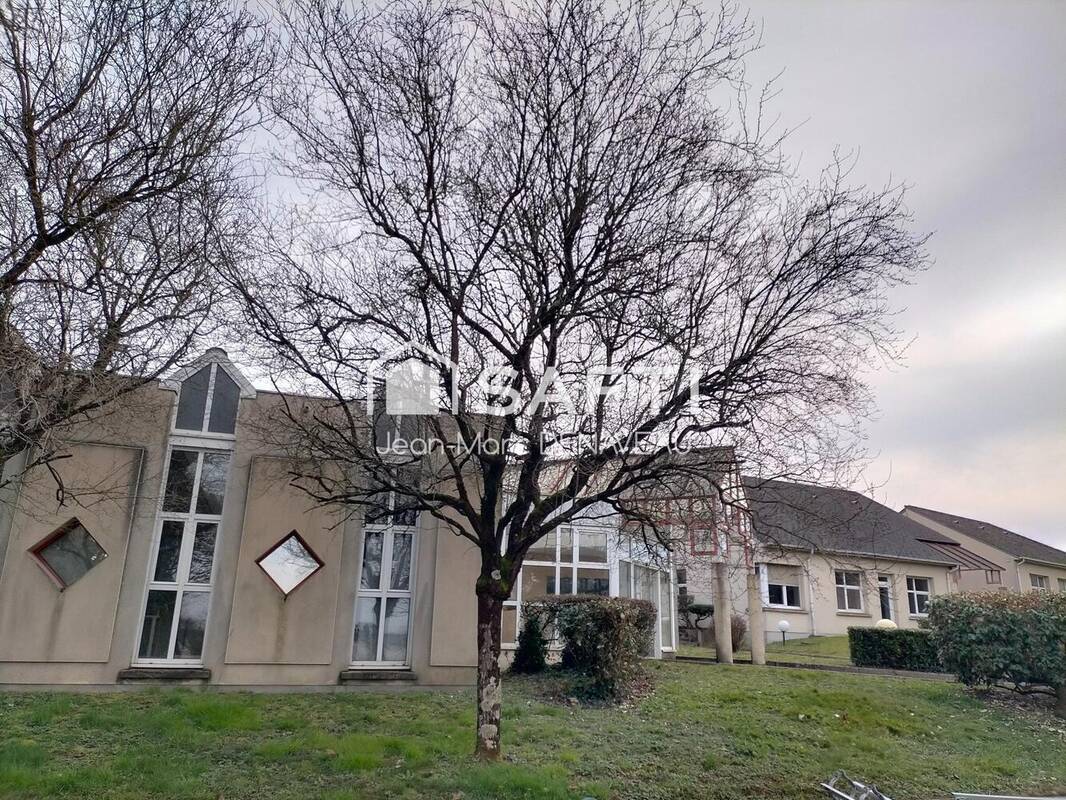 Photo 1 - Commerce à CHINON