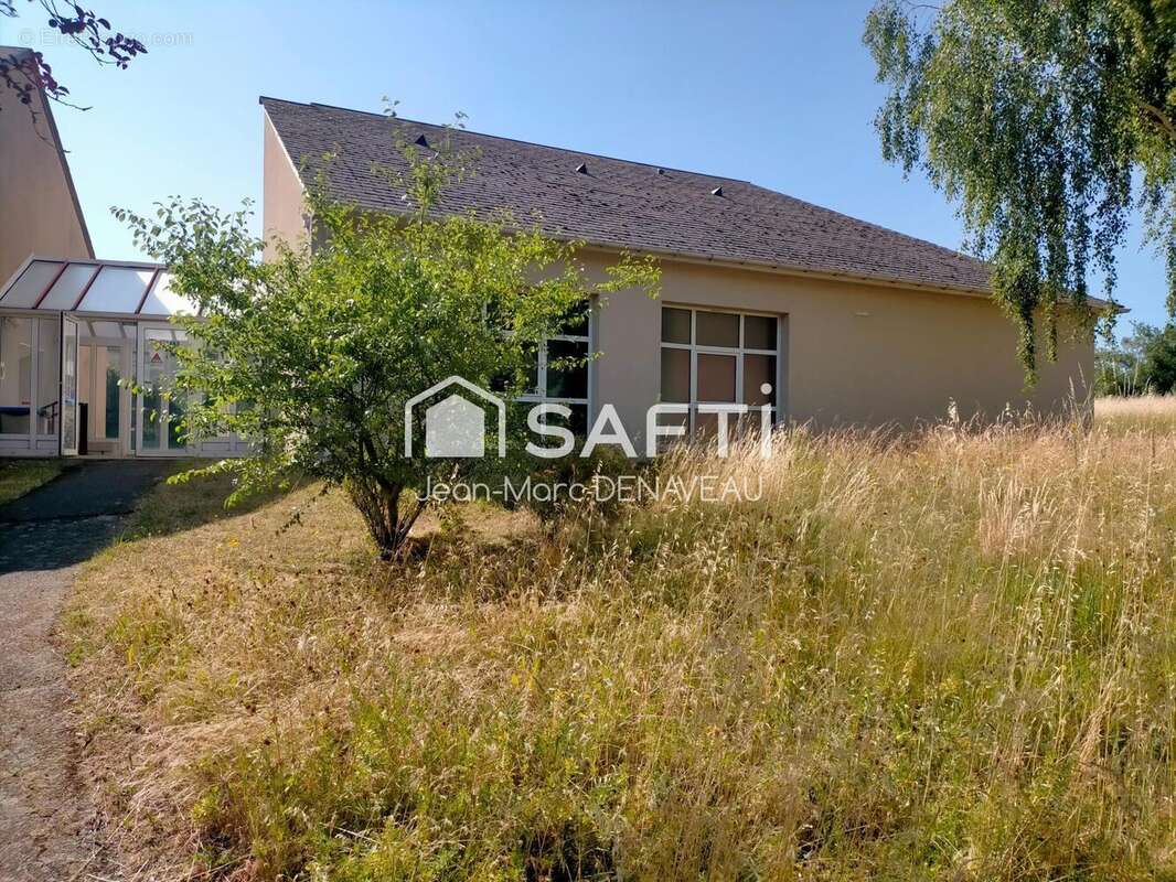 Photo 3 - Commerce à CHINON