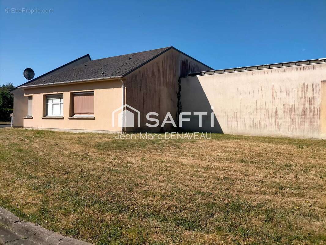 Photo 4 - Commerce à CHINON