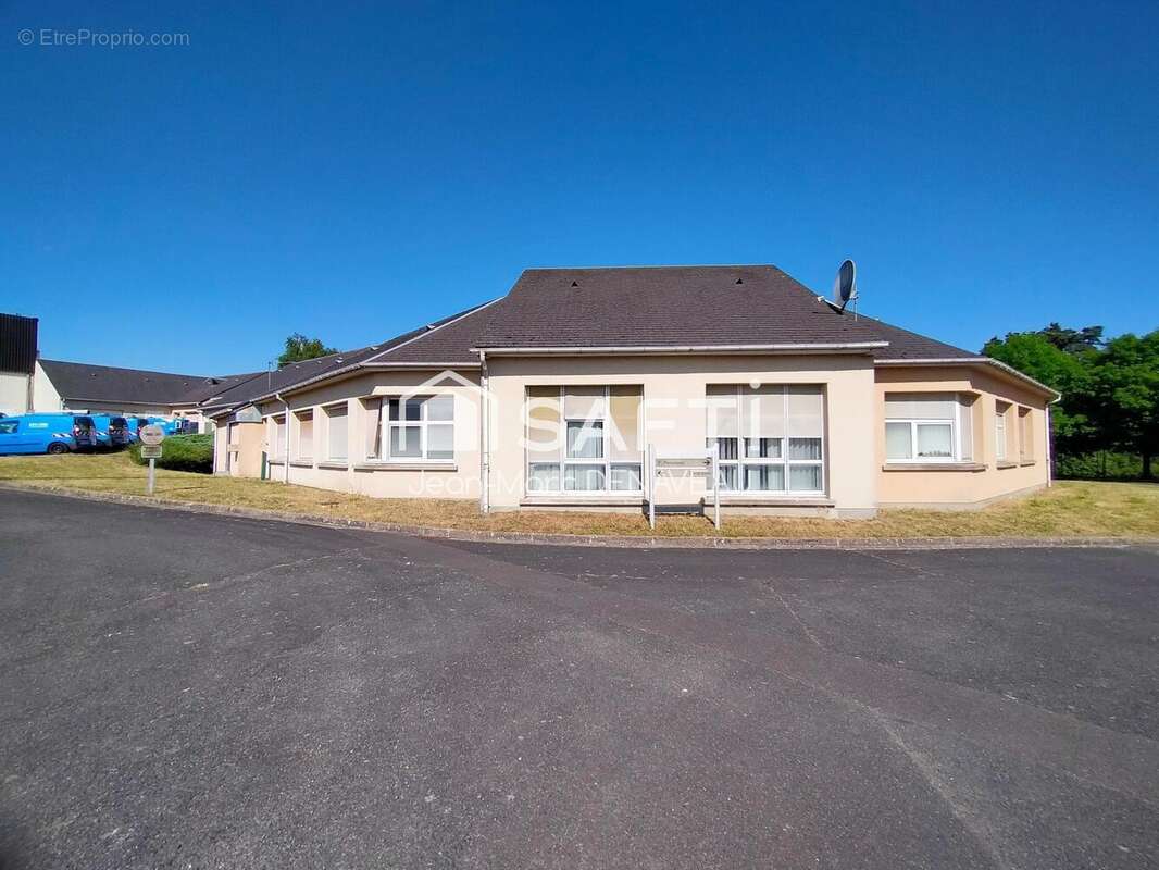 Photo 5 - Commerce à CHINON