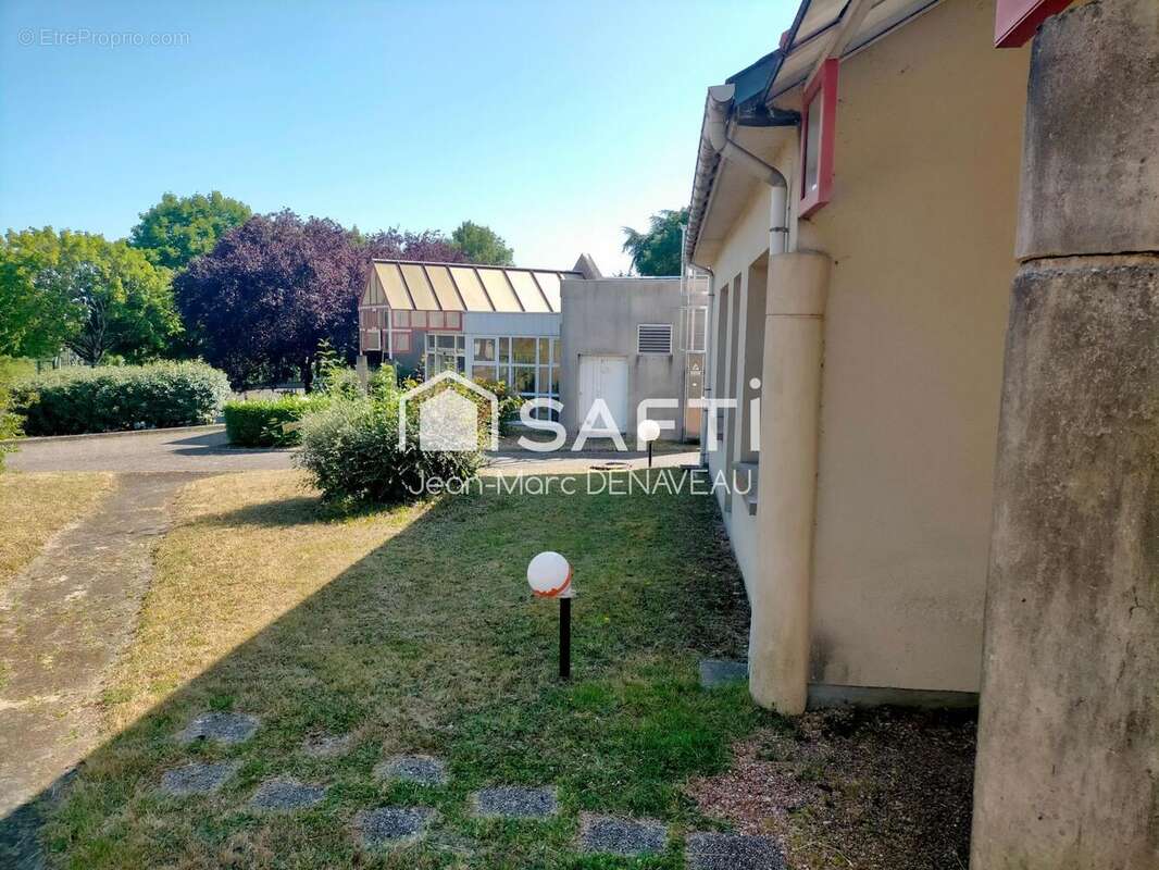 Photo 7 - Commerce à CHINON