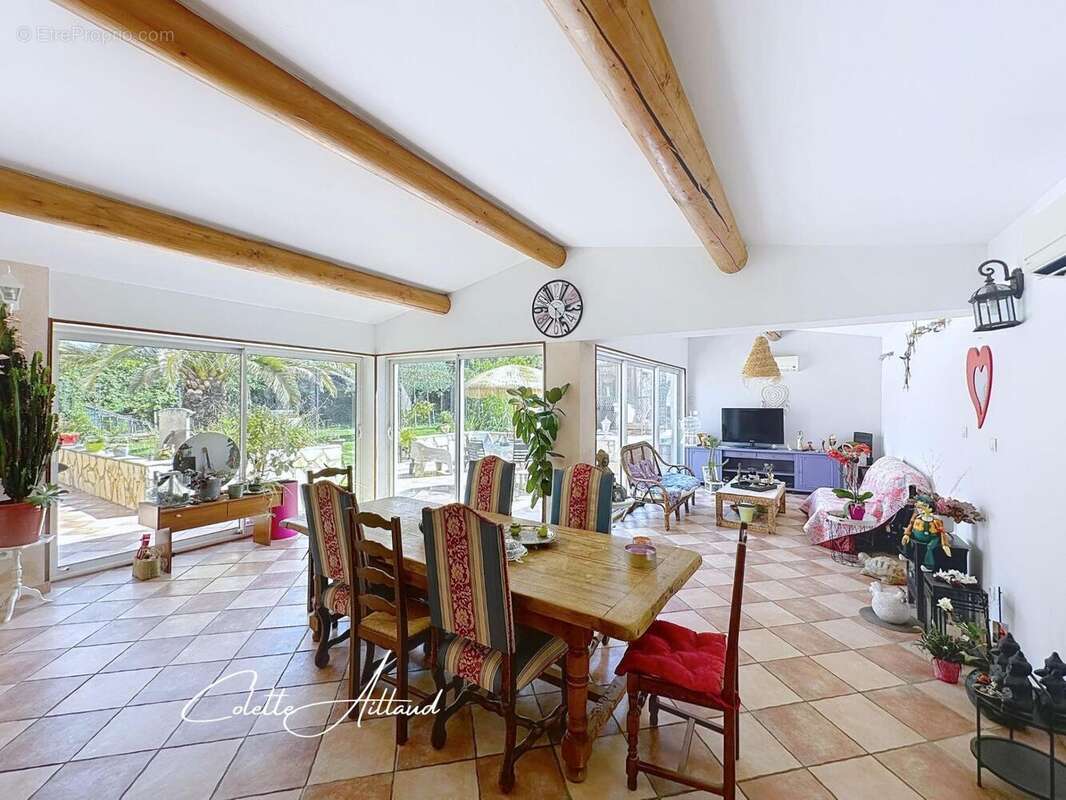 Photo 2 - Maison à MEYRARGUES