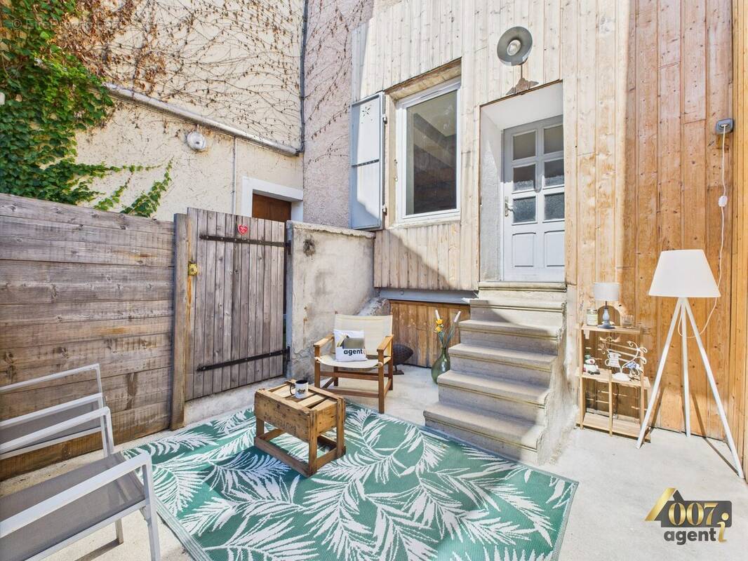 Maison à CHATEAUNEUF