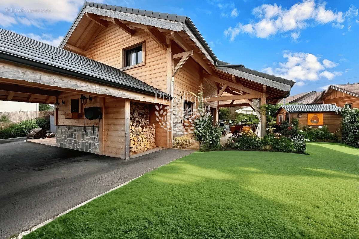 Maison à LA ROCHE-SUR-FORON