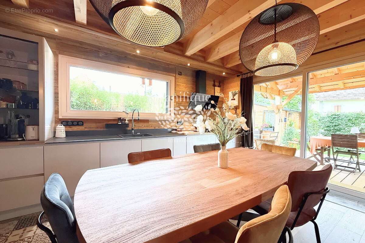 Maison à LA ROCHE-SUR-FORON