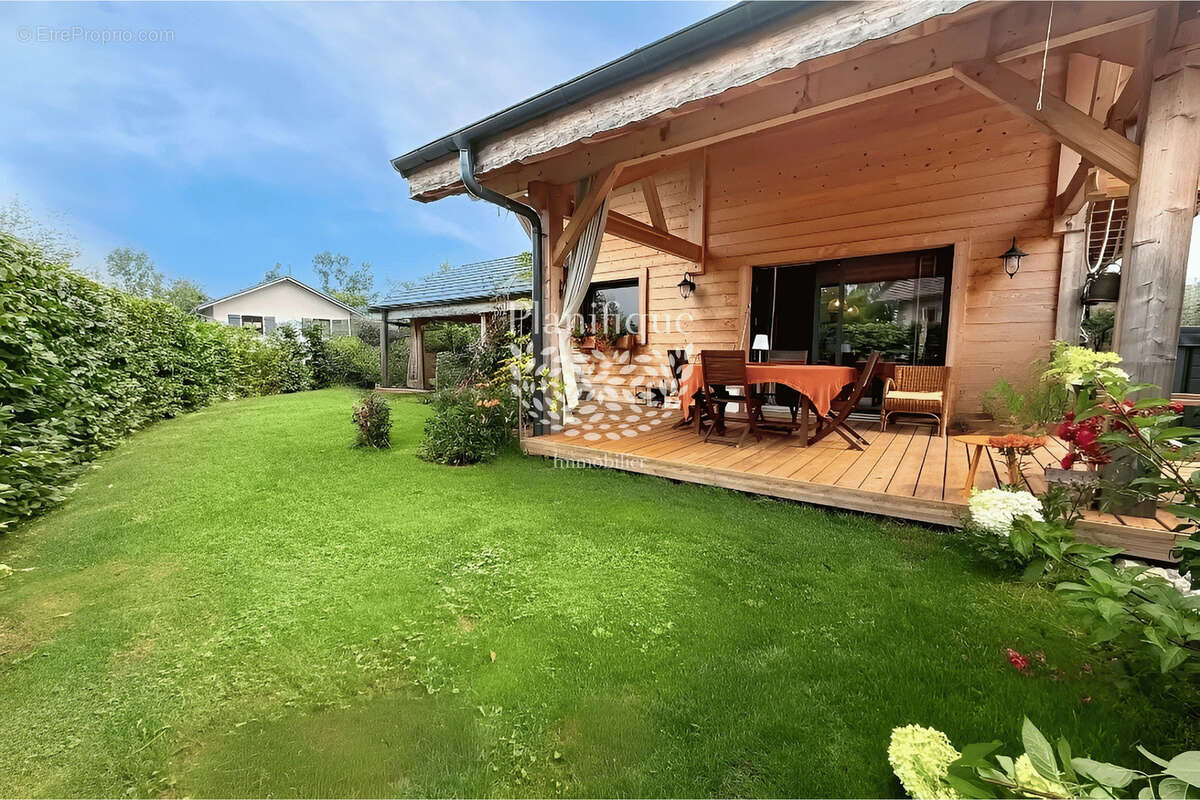 Maison à LA ROCHE-SUR-FORON