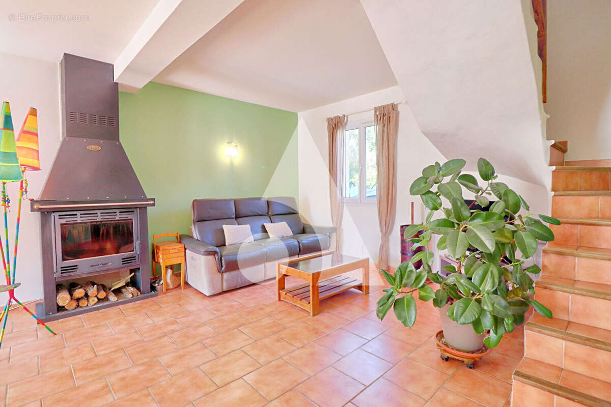 Maison à GREOUX-LES-BAINS