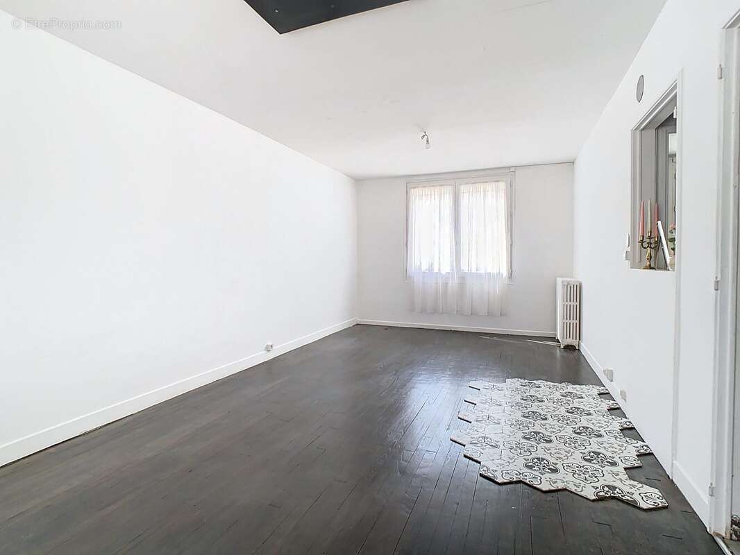 Salle à manger - Maison à CHAUMONT