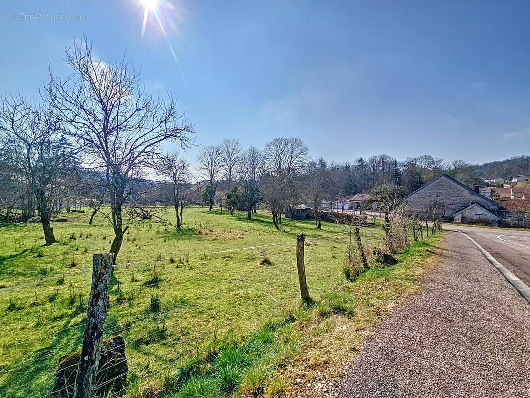 Terrain à NEUILLY-SUR-SUIZE
