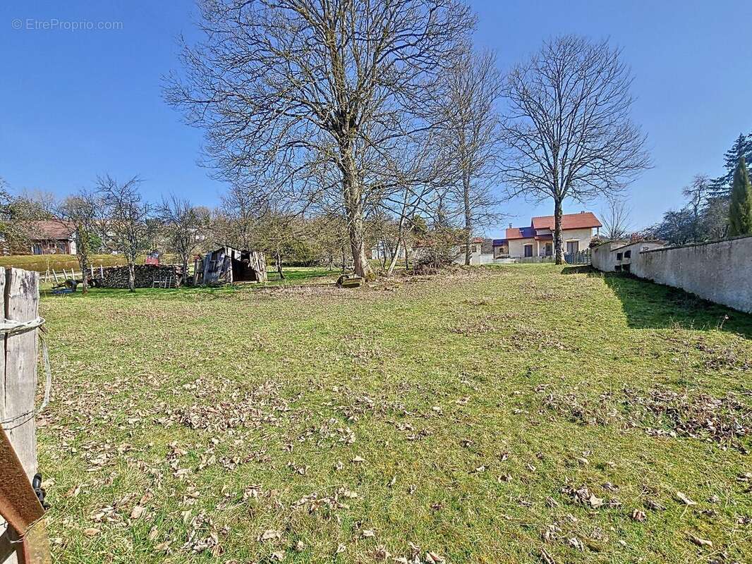 Terrain à NEUILLY-SUR-SUIZE