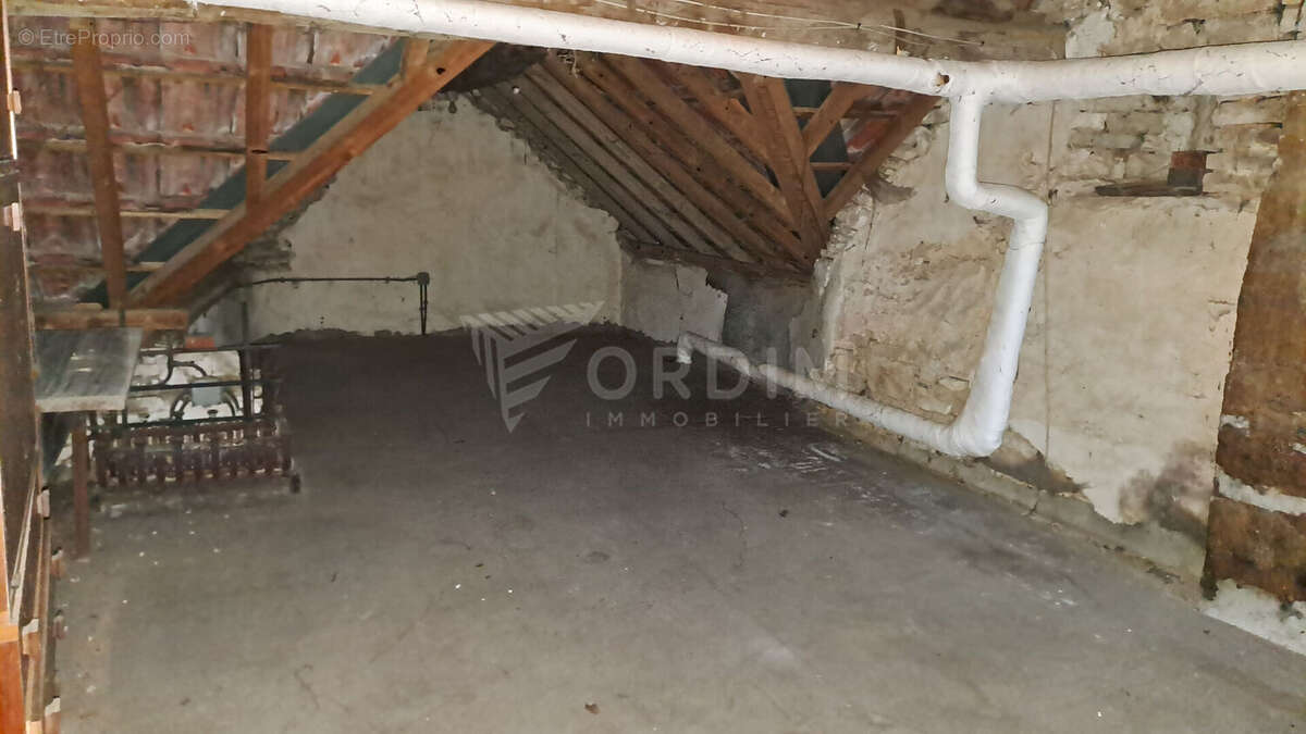 Maison à CRUZY-LE-CHATEL