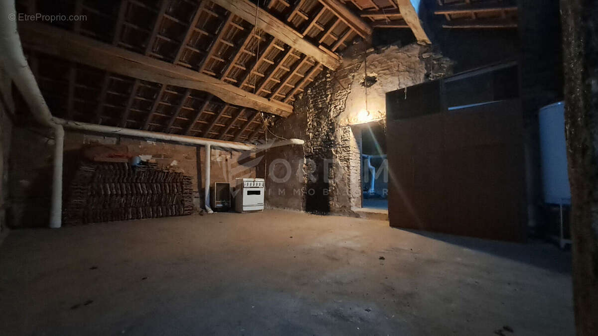 Maison à CRUZY-LE-CHATEL