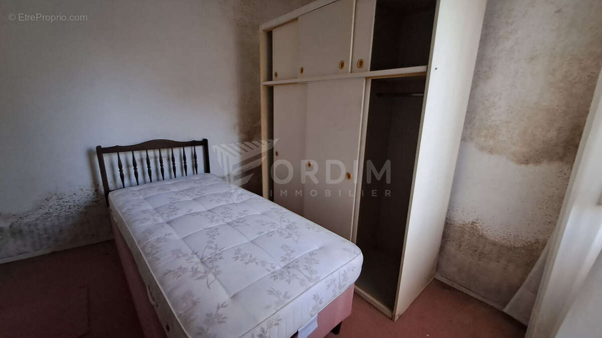 Maison à CRUZY-LE-CHATEL