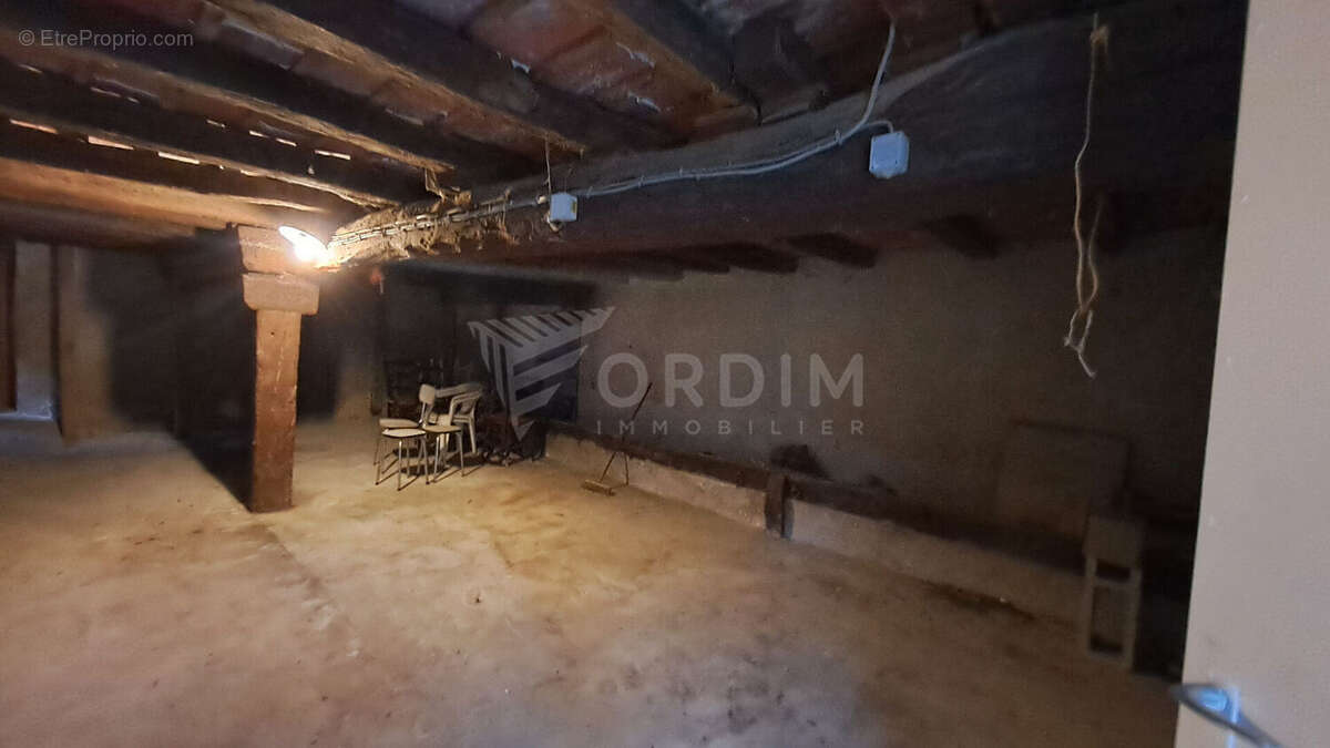 Maison à CRUZY-LE-CHATEL