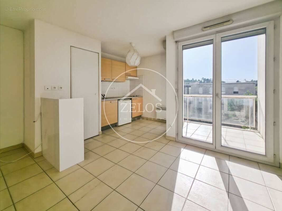 Appartement à MEYZIEU