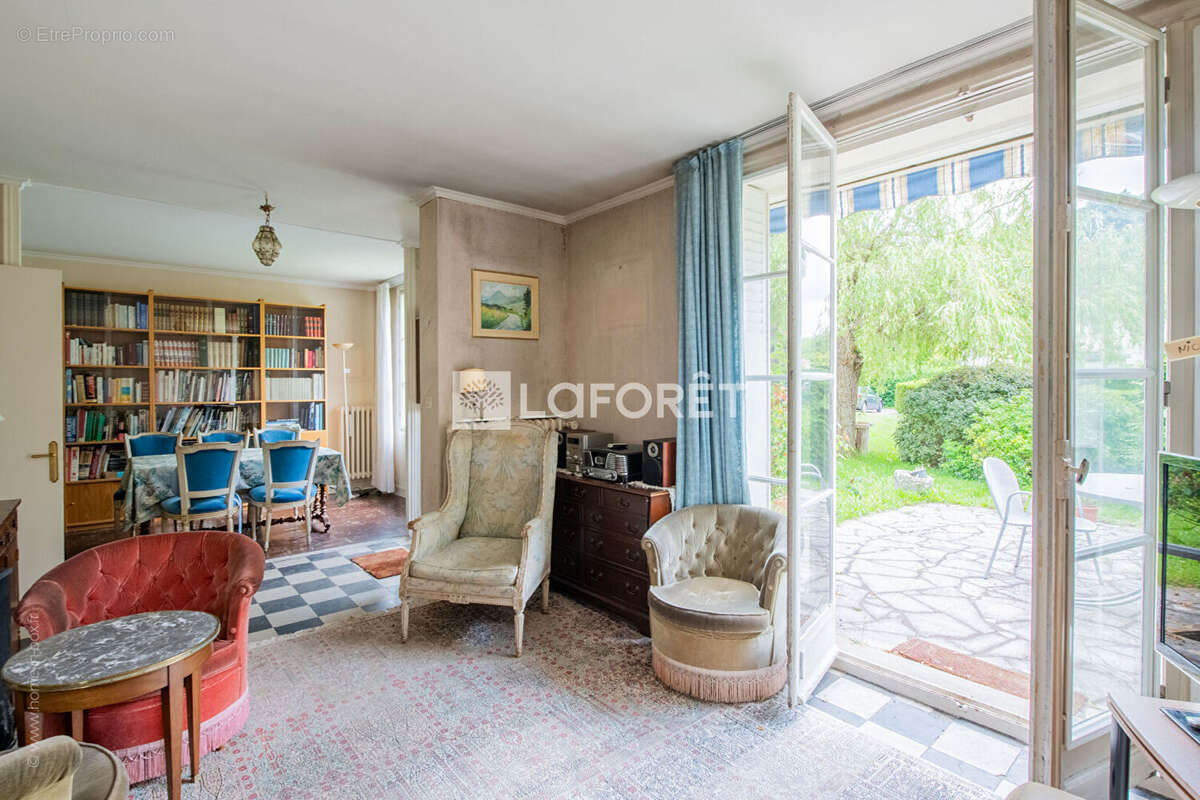 Maison à LA CELLE-SAINT-CLOUD