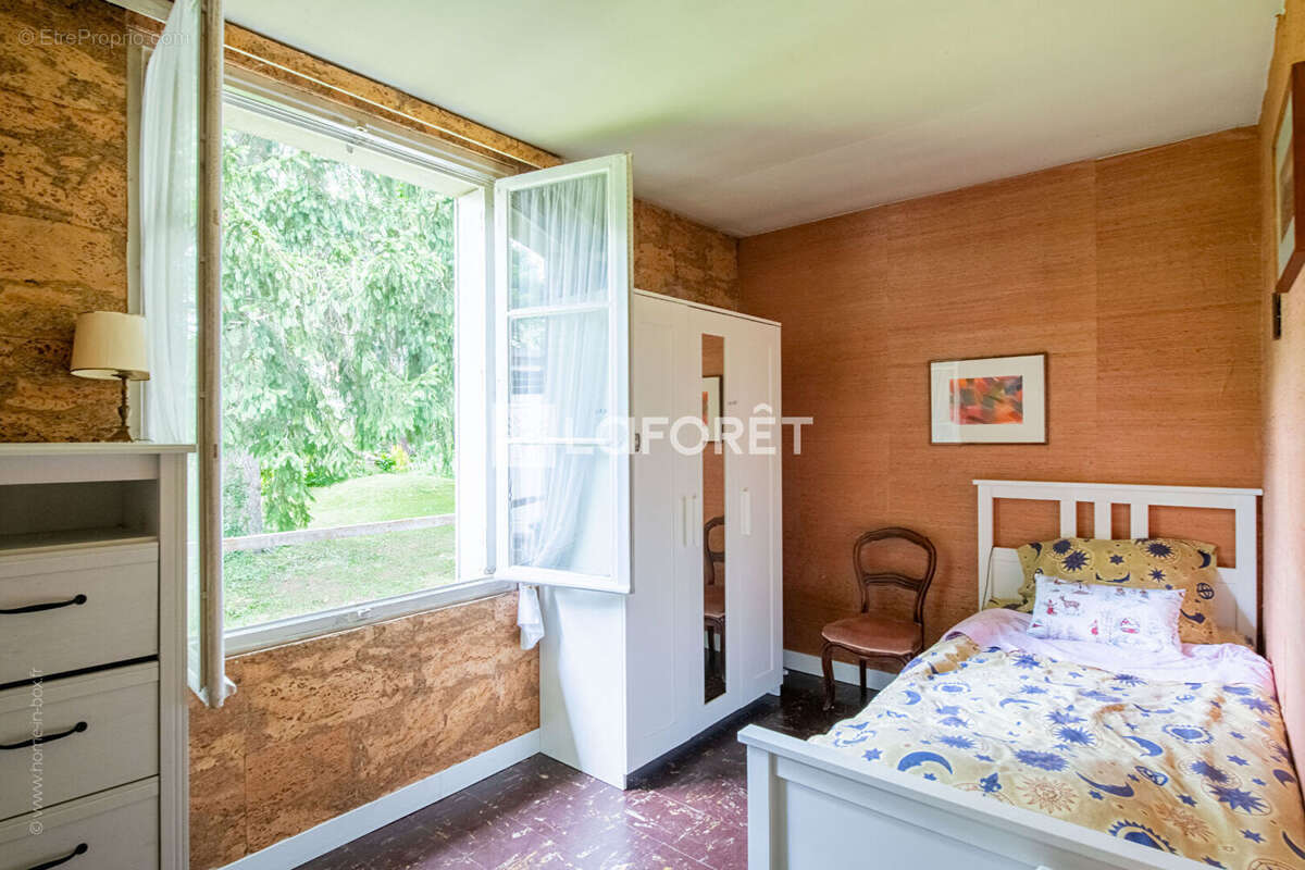 Maison à LA CELLE-SAINT-CLOUD