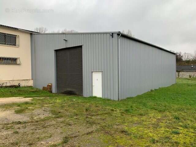 Commerce à L&#039;ISLE-D&#039;ESPAGNAC