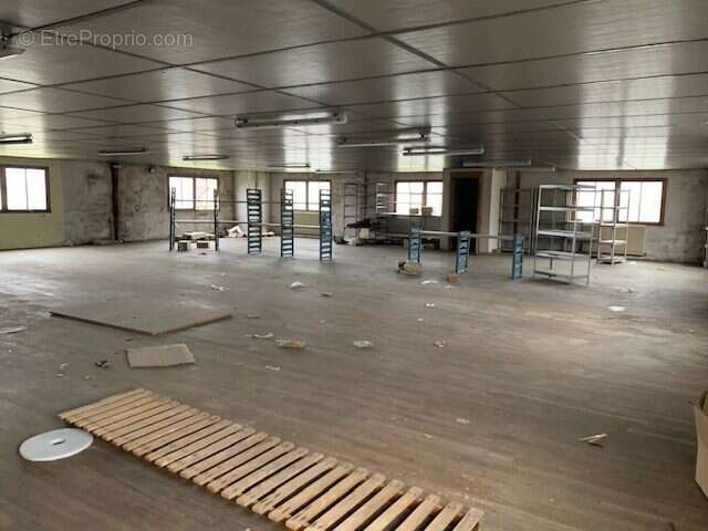 Commerce à L&#039;ISLE-D&#039;ESPAGNAC