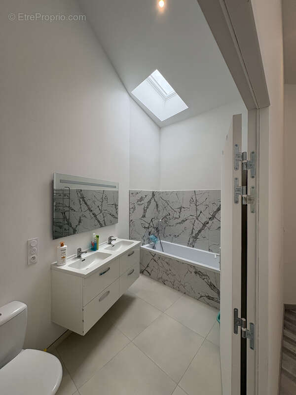 Maison à VIC-LE-COMTE