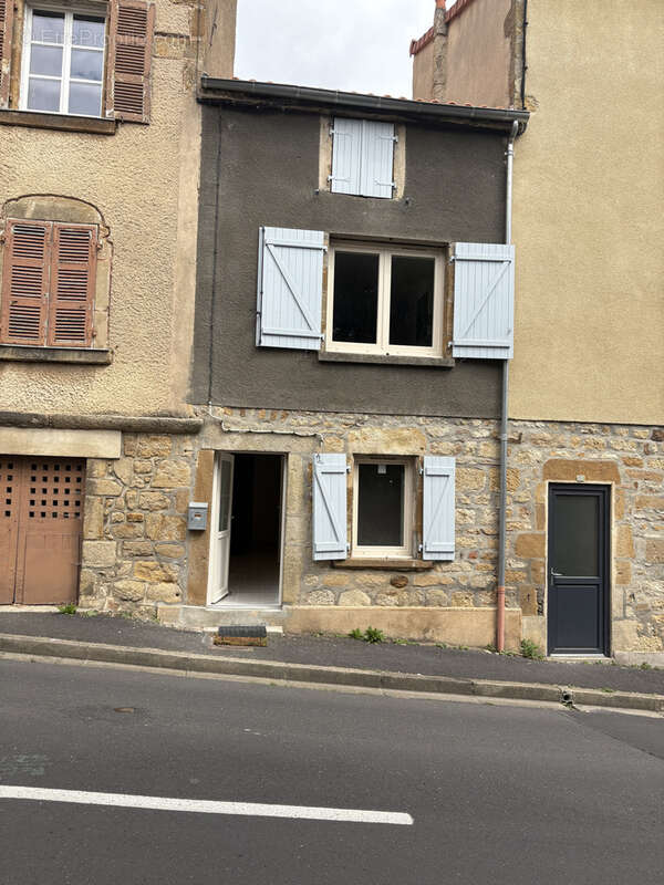 Maison à VIC-LE-COMTE