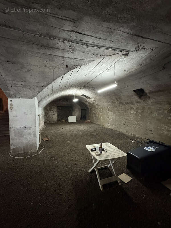 Commerce à LES MARTRES-DE-VEYRE