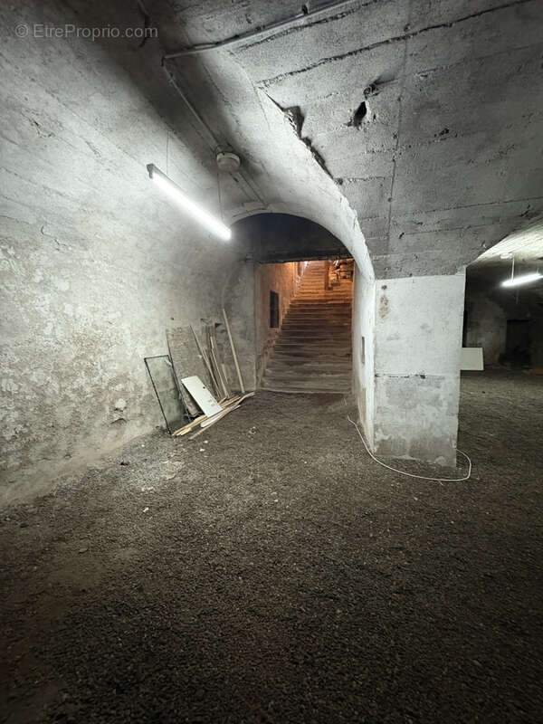 Commerce à LES MARTRES-DE-VEYRE