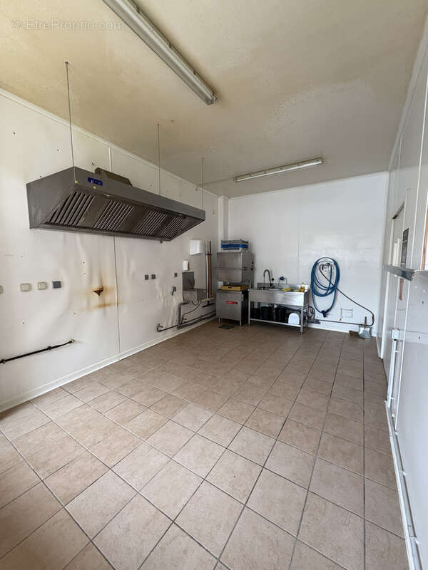 Commerce à LES MARTRES-DE-VEYRE