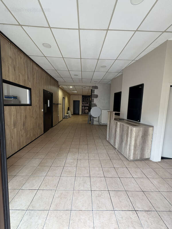 Commerce à LES MARTRES-DE-VEYRE