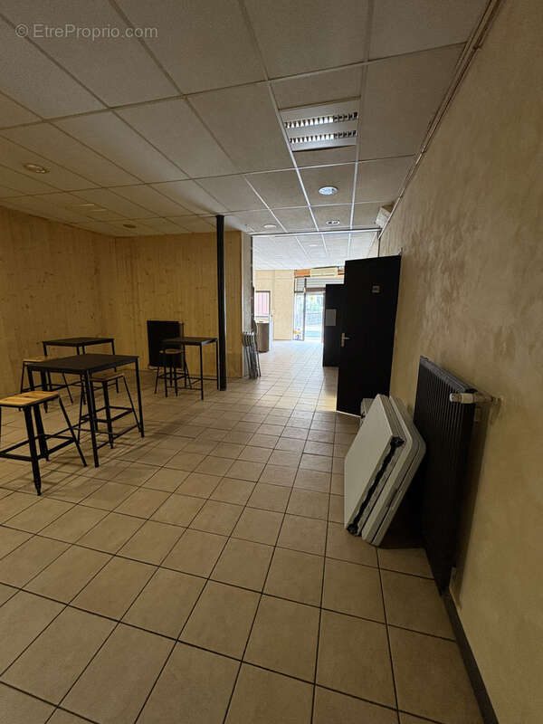 Commerce à LES MARTRES-DE-VEYRE