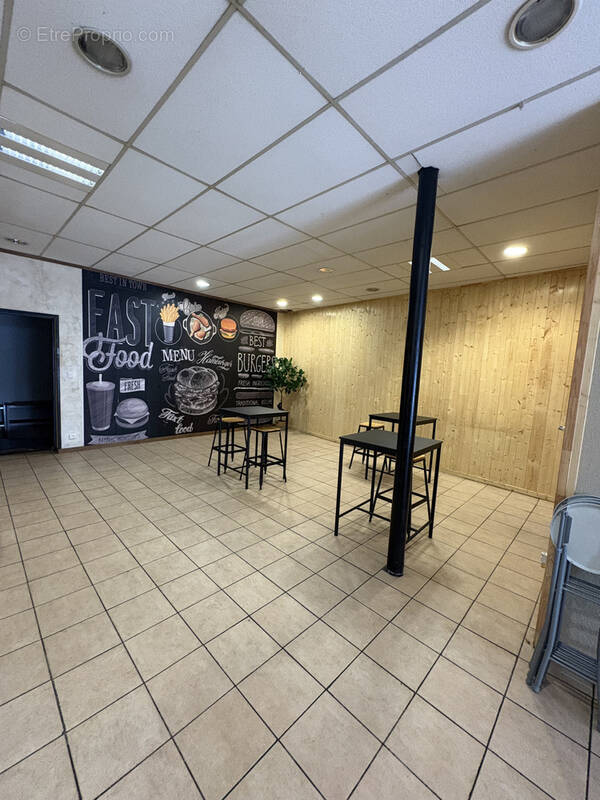 Commerce à LES MARTRES-DE-VEYRE