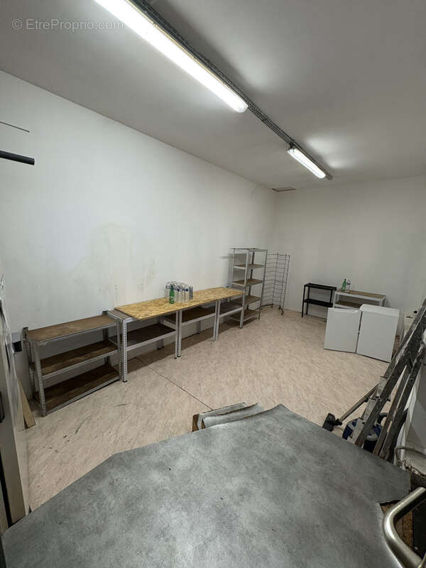 Commerce à LES MARTRES-DE-VEYRE