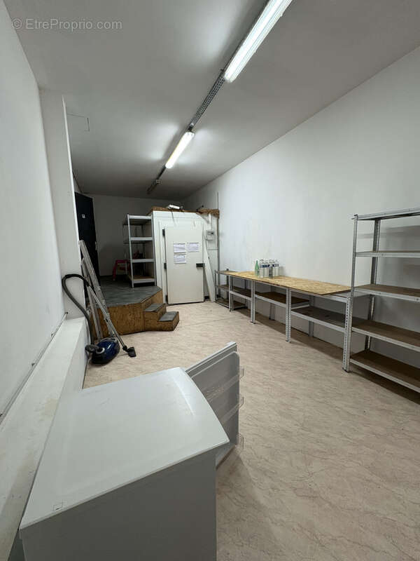 Commerce à LES MARTRES-DE-VEYRE