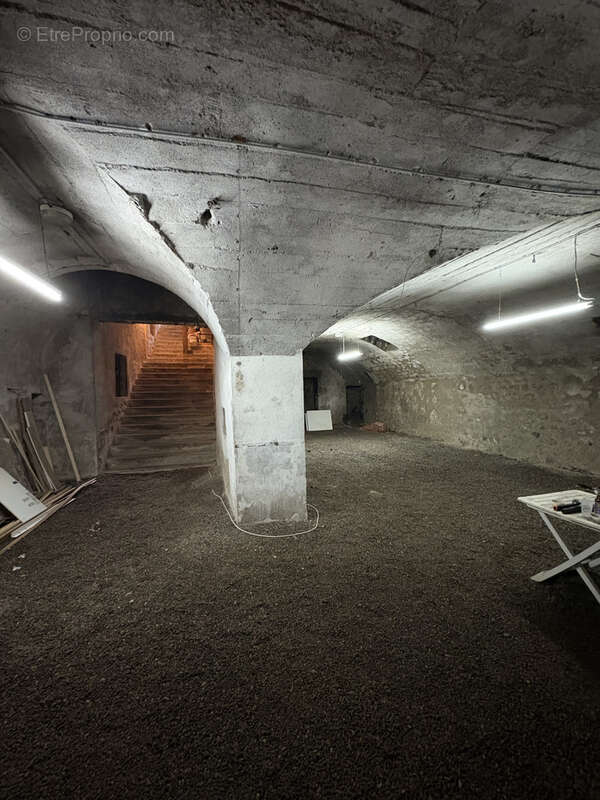 Commerce à LES MARTRES-DE-VEYRE