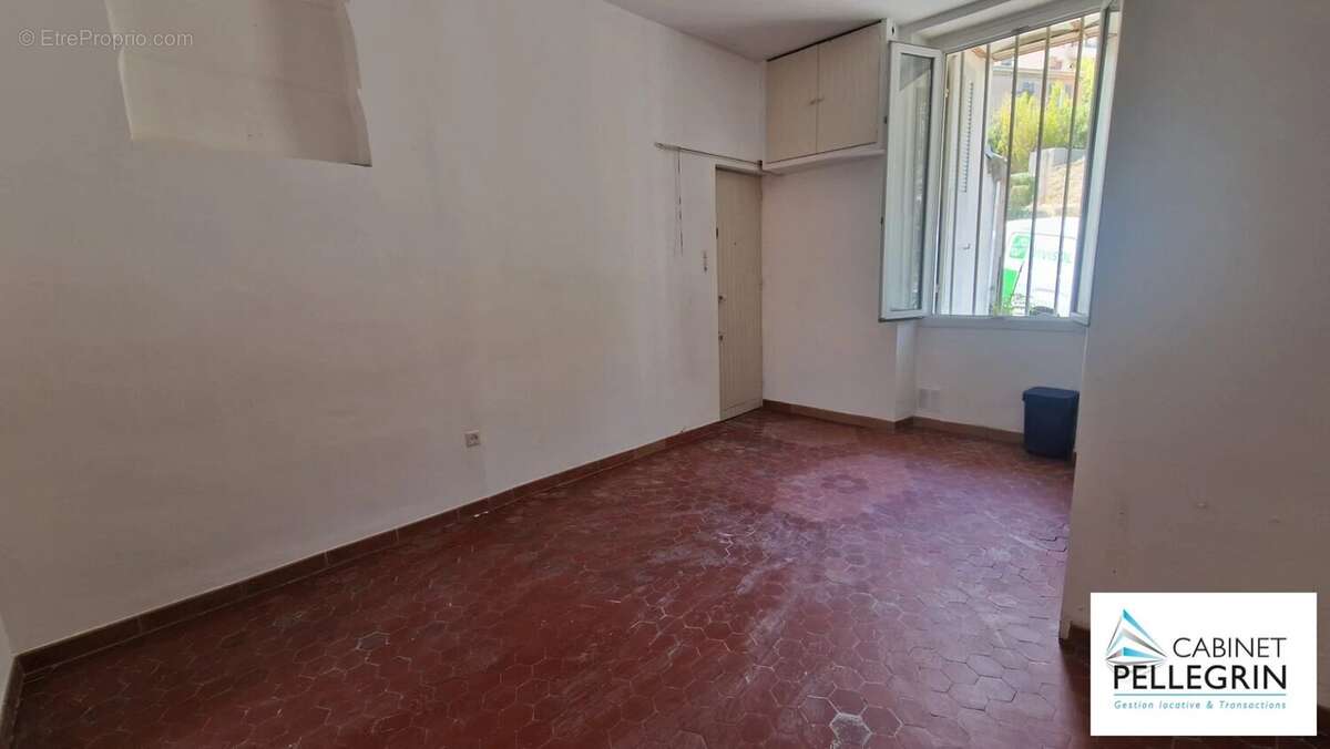 Appartement à MARSEILLE-4E