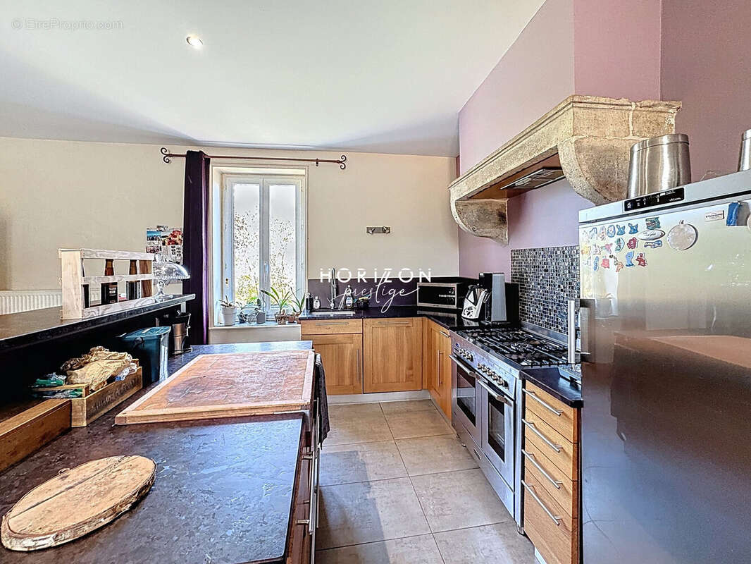 Maison à ROMANECHE-THORINS