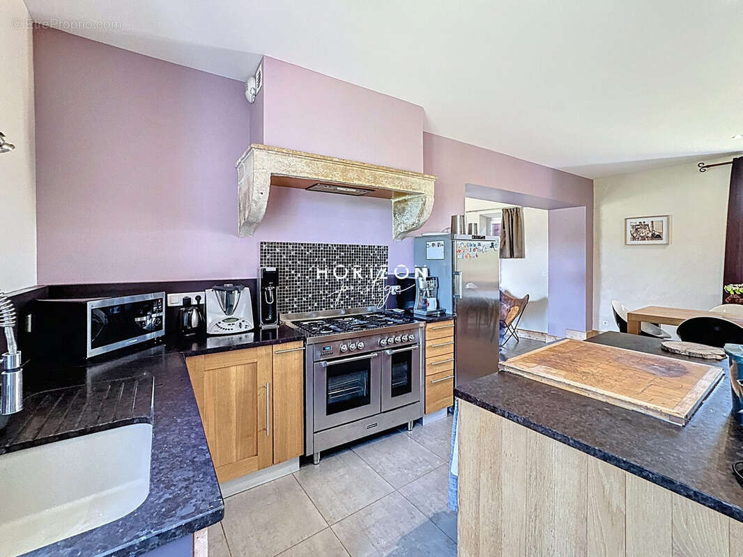 Maison à ROMANECHE-THORINS