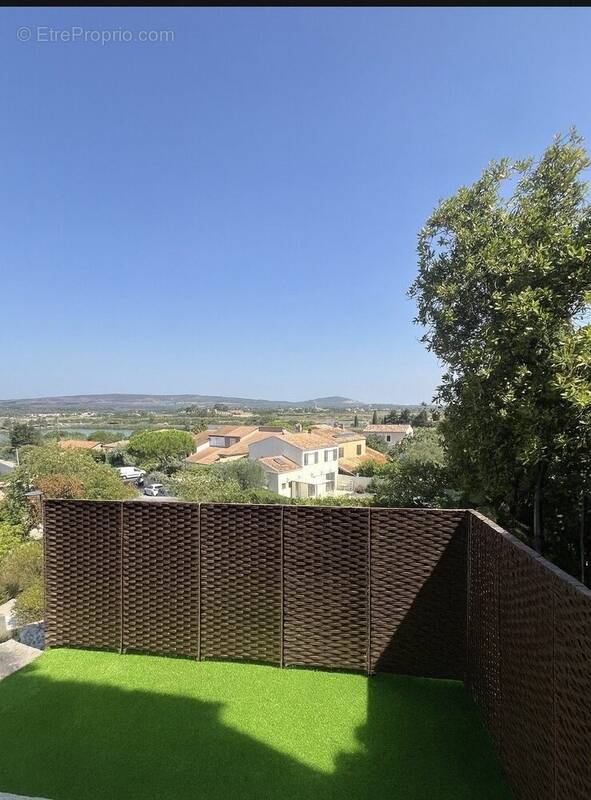 Appartement à VIC-LA-GARDIOLE