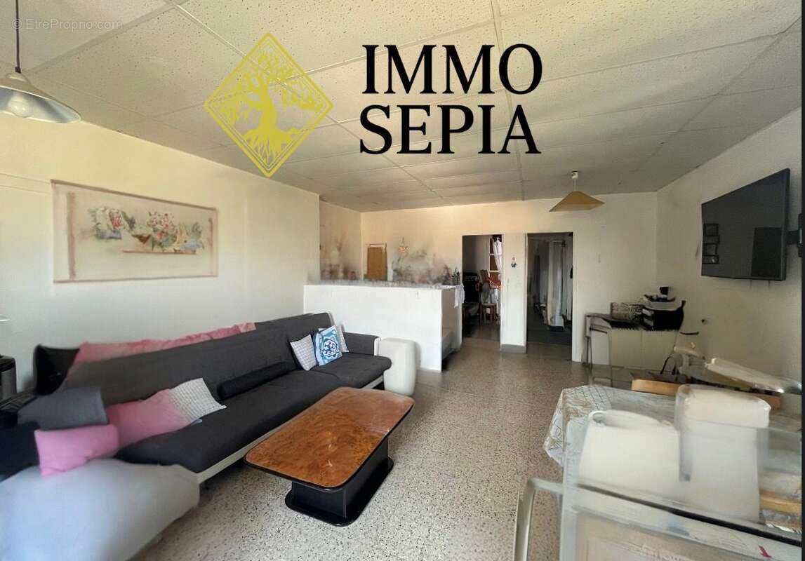 Appartement à VIC-LA-GARDIOLE