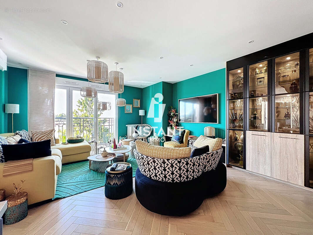 Appartement à SAINTE-GENEVIEVE-DES-BOIS