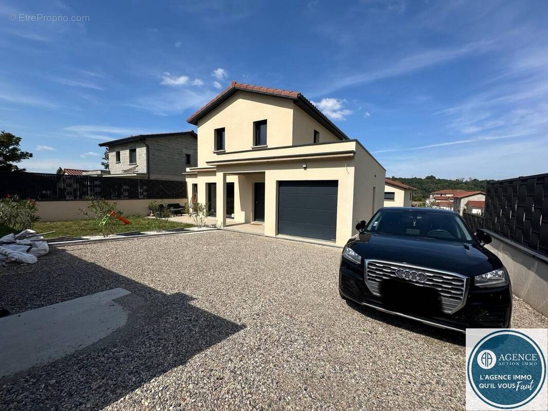 Maison à EYZIN-PINET