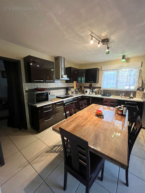 Maison à SAINT-CYR-LA-ROCHE